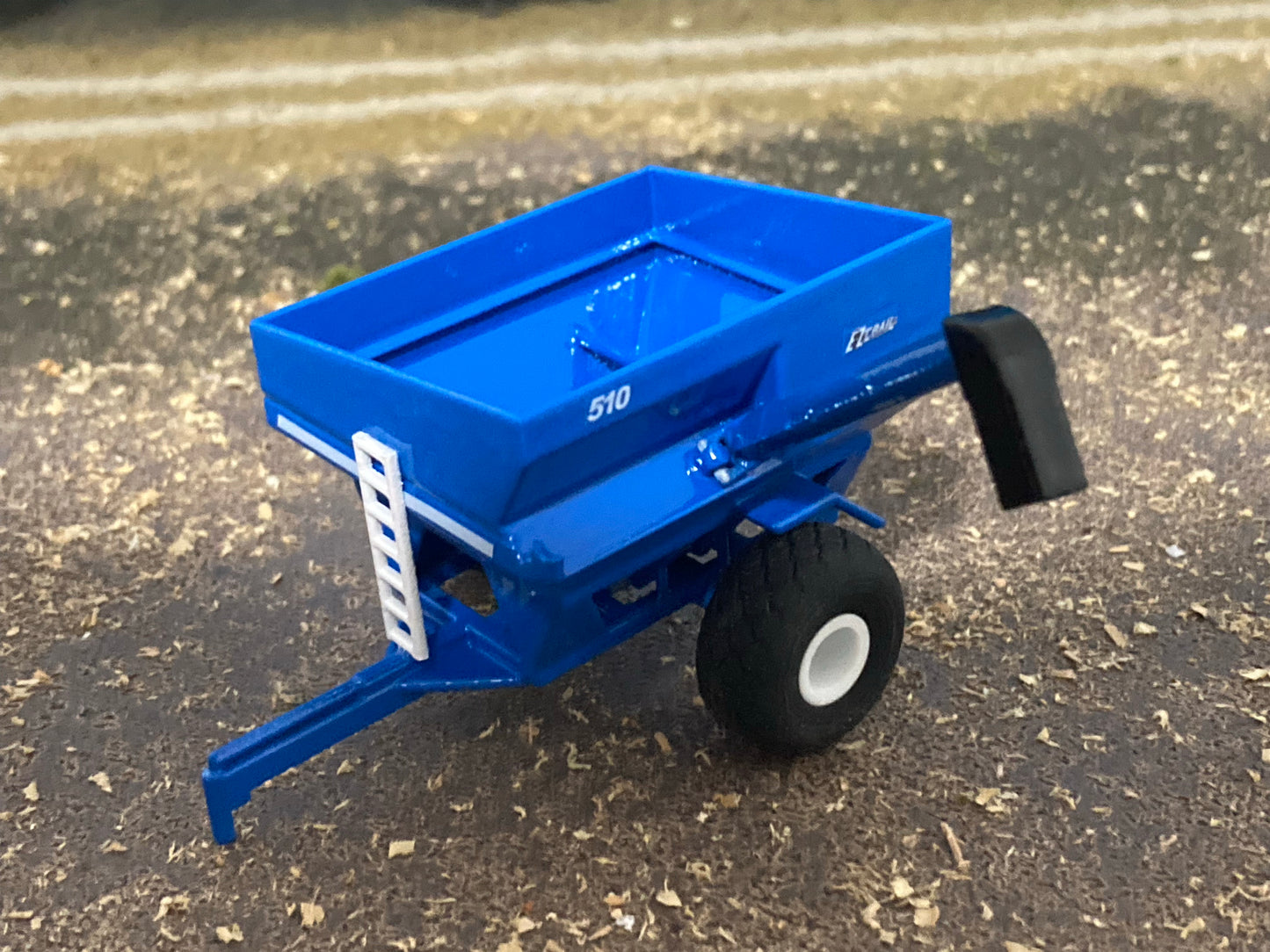 1/64 EZ Trail 510 Grain Cart Blue