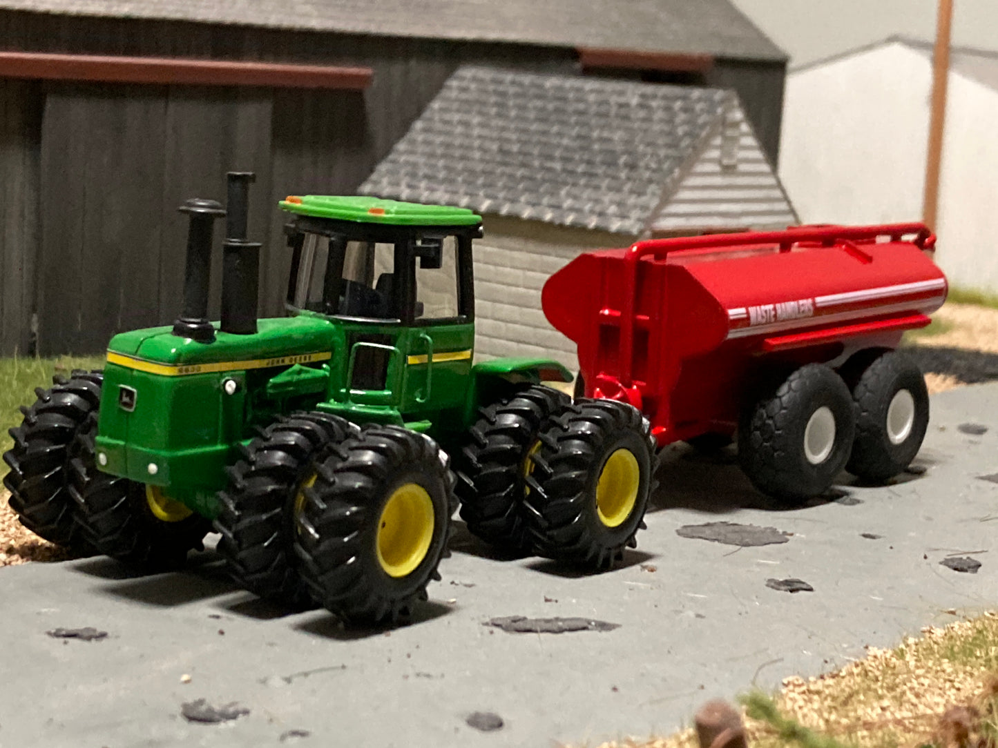 1/64 Waste Handler Manure Spreader 4,000 gallons