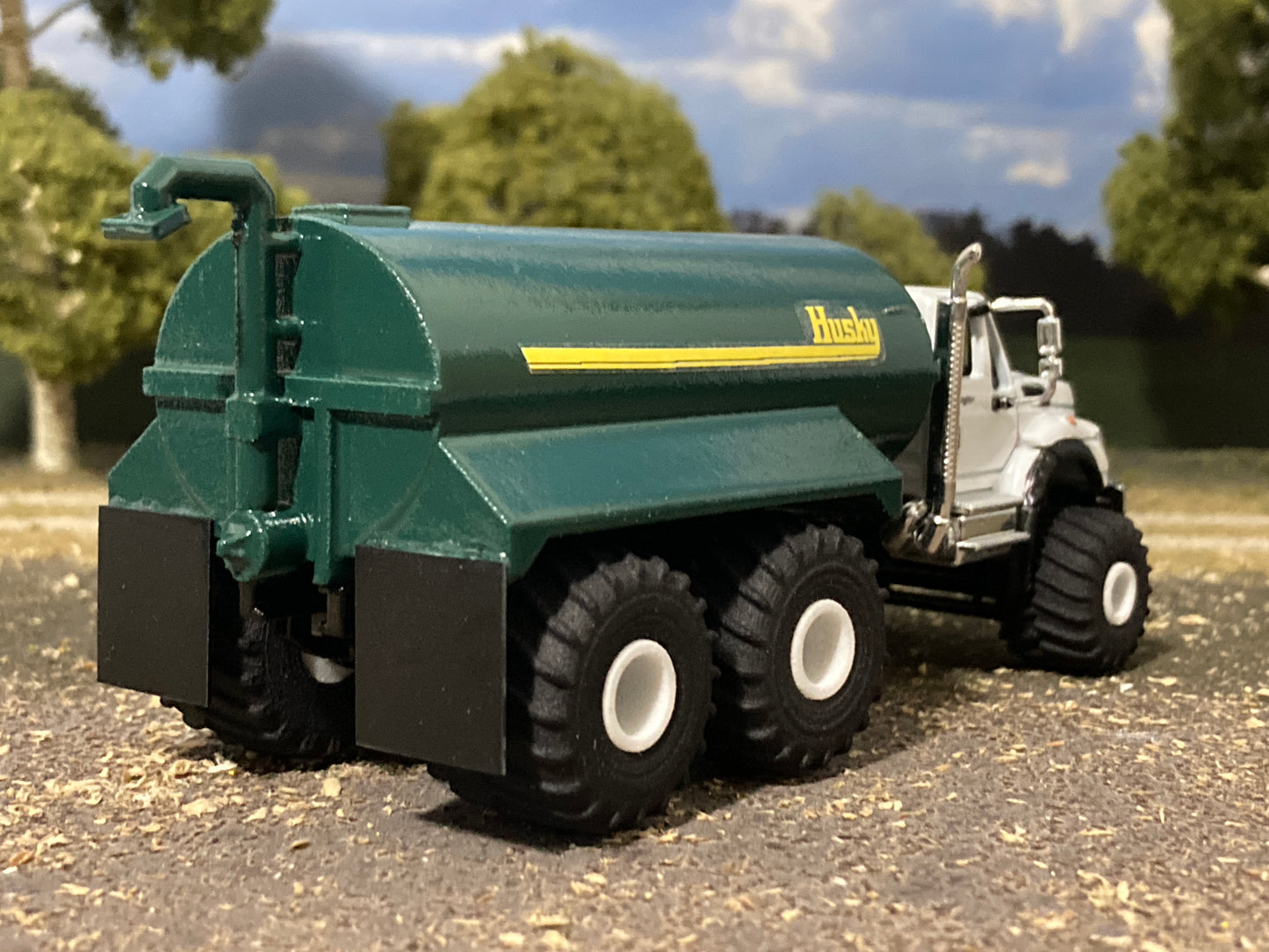 1/64 IH Workstar Floater Husky Manure Spreader Truck