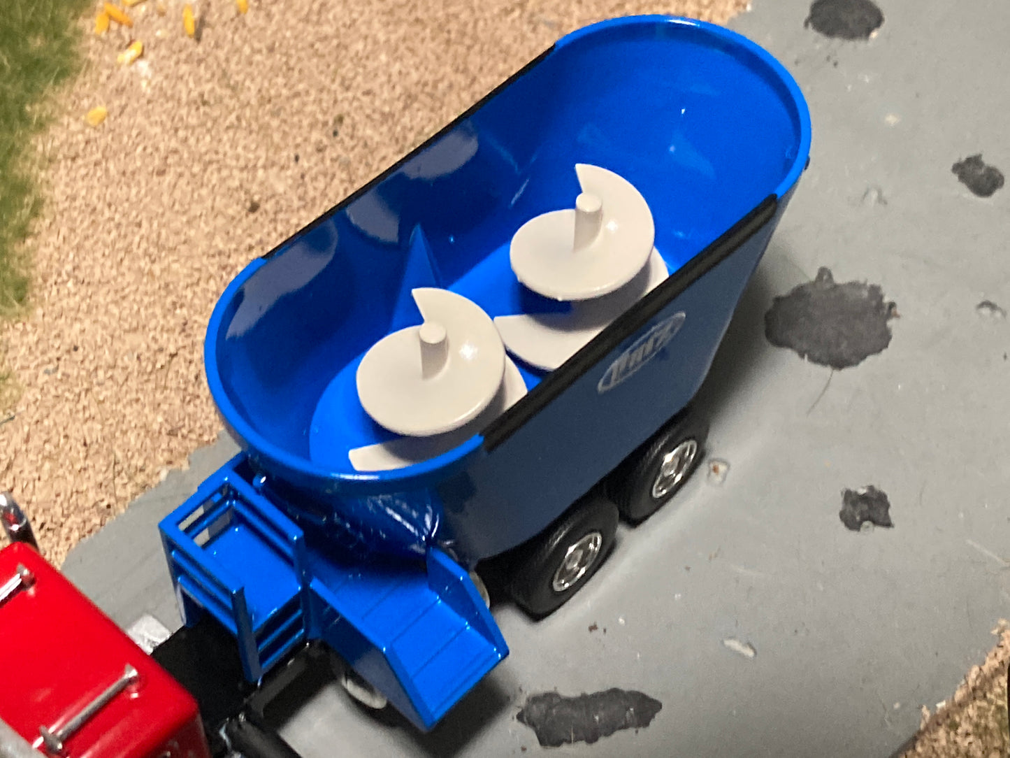 1/64 Vertical Feed Twin Screw Blue on Red Mack Granite Truck