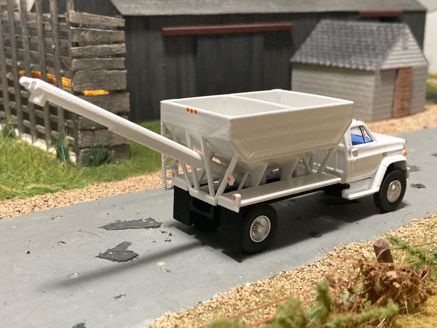 1/64 Rear Discharge Fertilizer Tender on Chevy C60 Truck