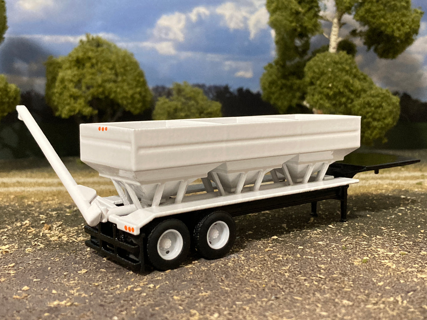 1/64 Fertilizer Tender Trailer 3 Hopper 24 Ton White Wheels