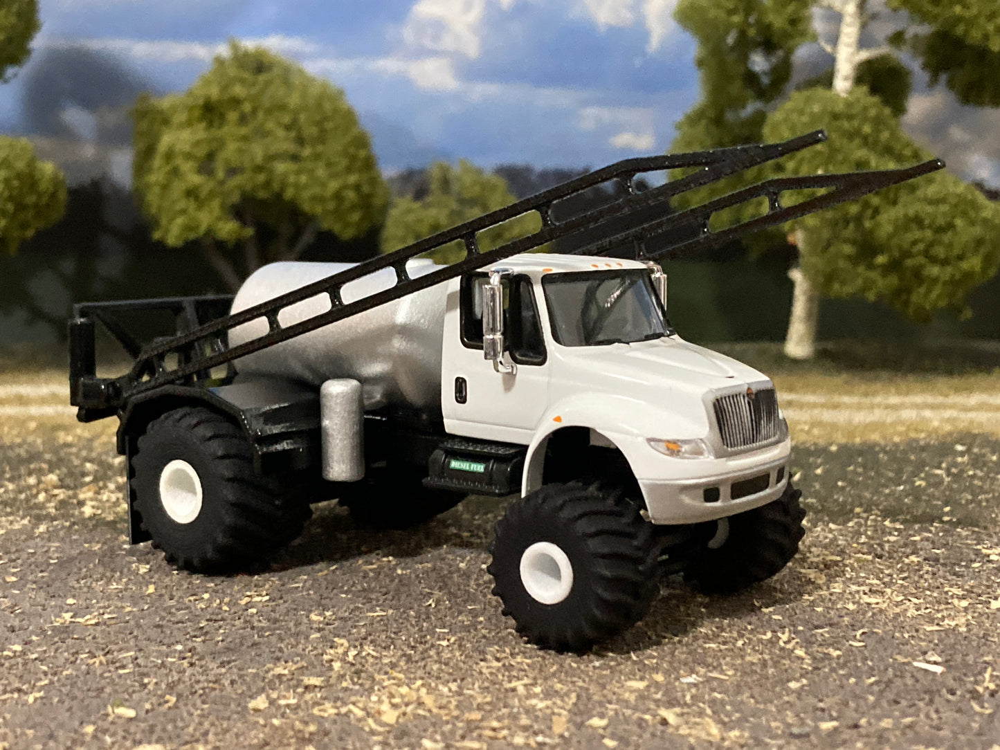 1/64 IH 4400 Floater Sprayer Truck