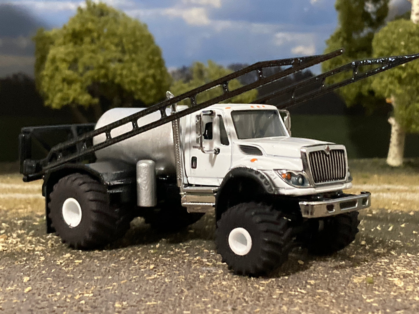 1/64 IH Workstar Floater Sprayer Truck