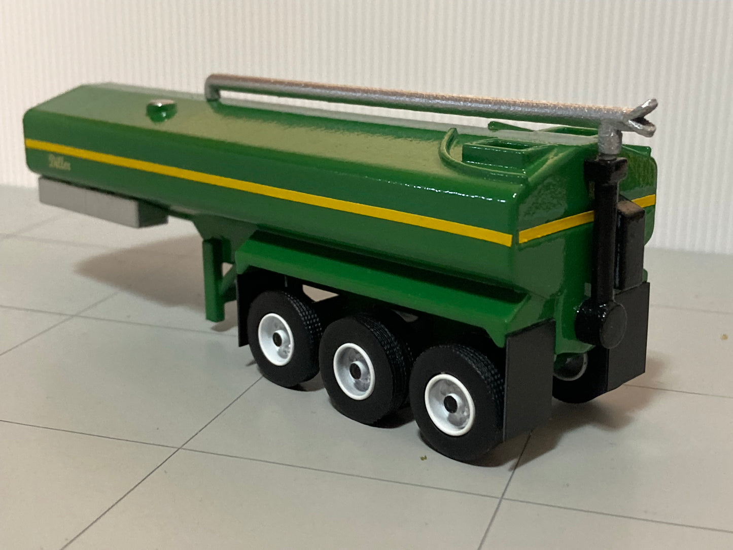 1/64 Diller Manure Spreader Trailer Tri Axle
