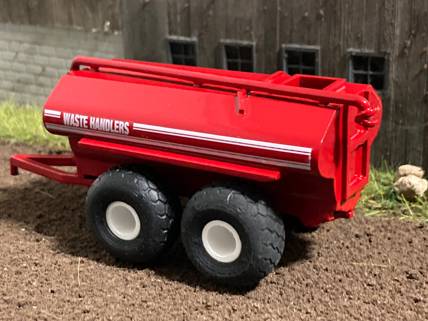1/64 Waste Handler Manure Spreader 4,000 gallons