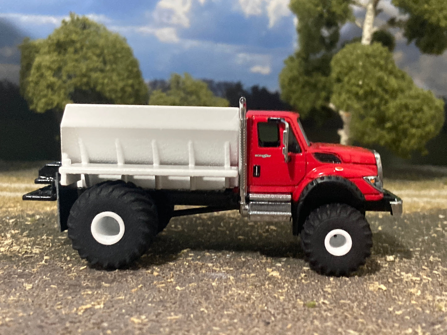 1/64 IH Workstar Fertilizer Spreader Floater Truck Red