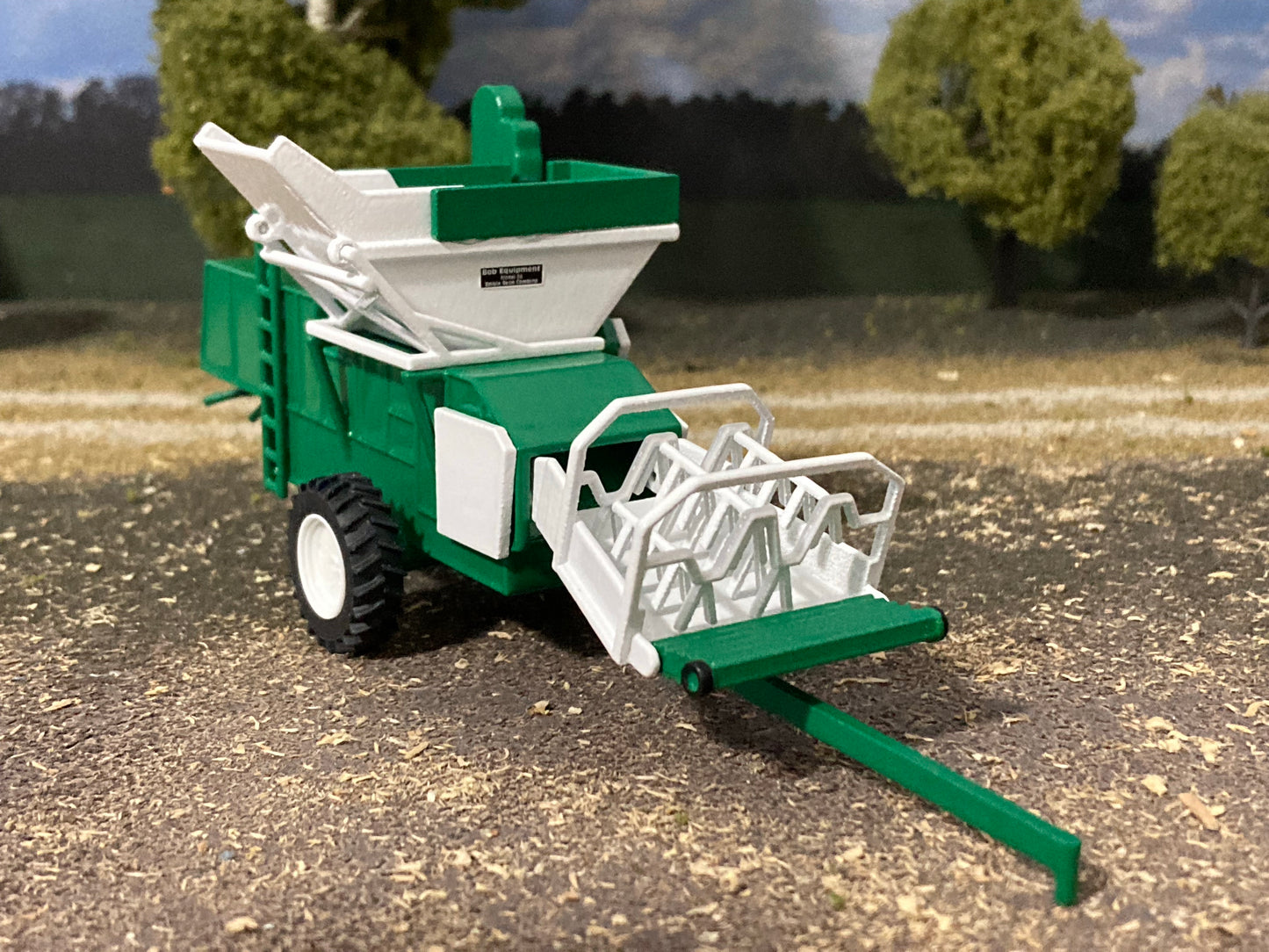 1/64 Bob Model 56 Edible Bean Combine Green