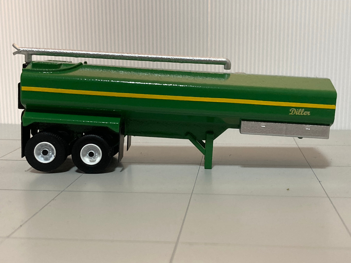 1/64 Diller Manure Spreader Trailer Tandem Axle