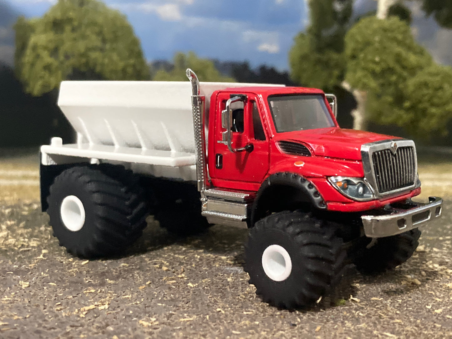 1/64 IH Workstar Fertilizer Spreader Floater Truck Red
