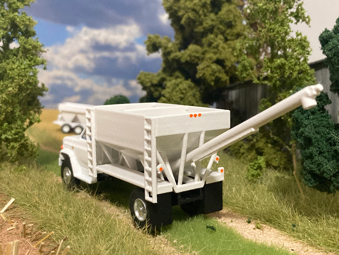 1/64 Rear Discharge Fertilizer Tender on Chevy C60 Truck