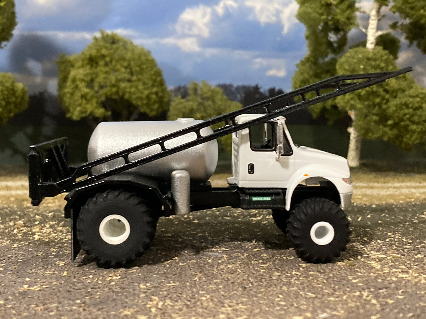 1/64 IH 4400 Floater Sprayer Truck