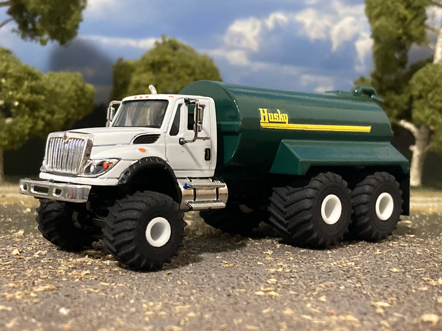 1/64 IH Workstar Floater Husky Manure Spreader Truck