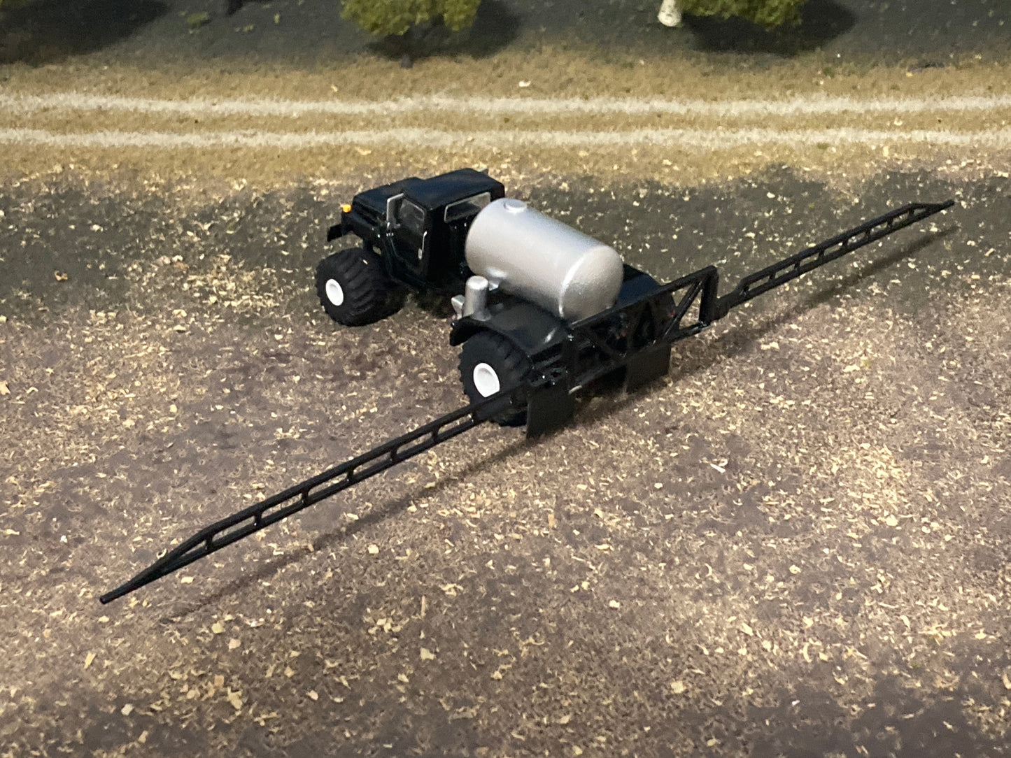 1/64 IH S-Series Floater Sprayer Truck Black