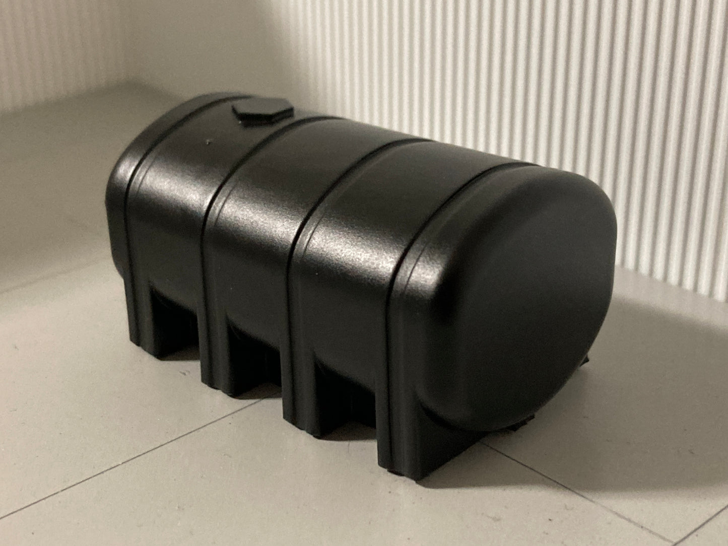 1/64 3,250 Gallon Leg Tank Black