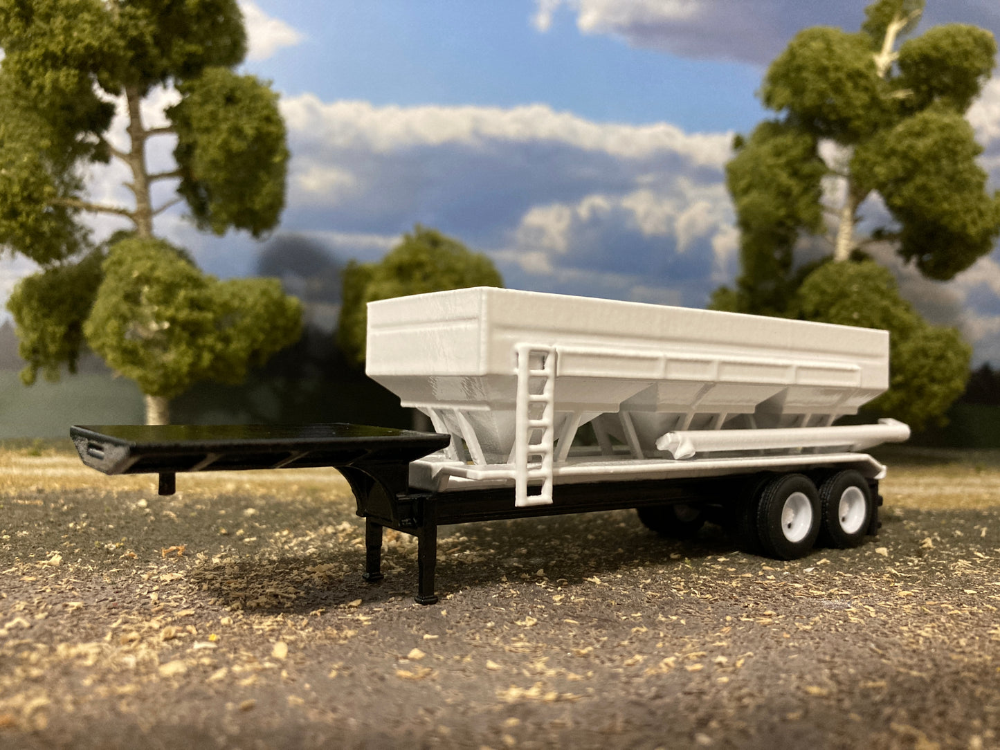 1/64 Fertilizer Tender Trailer 3 Hopper 24 Ton White Wheels