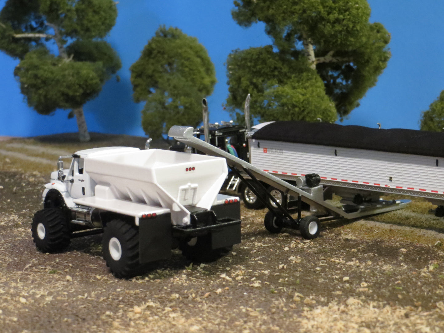 1/64 Fertilizer Conveyor Floater Loader