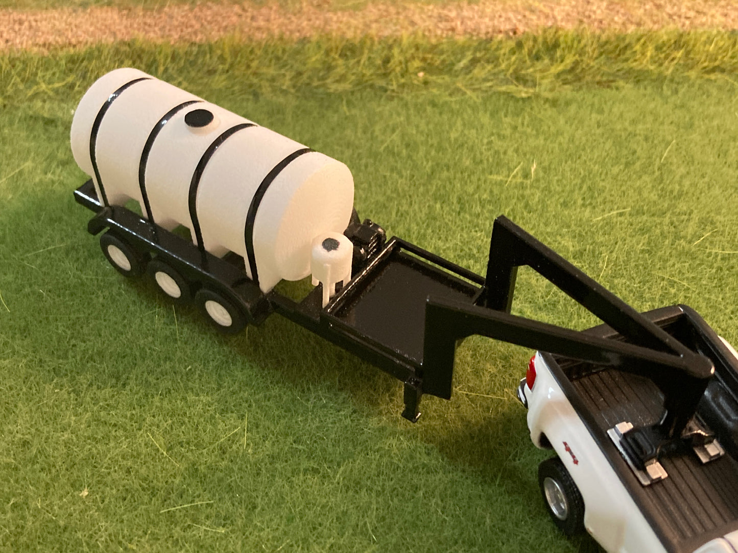 1/64 Gooseneck Liquid Fertilizer Tender Trailer Black 1,050 Gallons