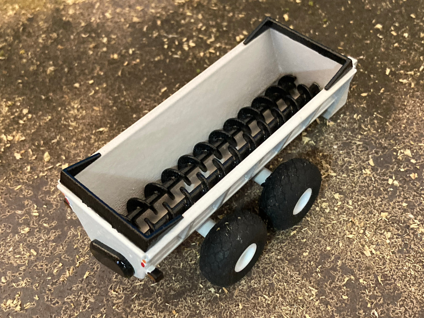 1/64 Gray V Tank Manure Spreader