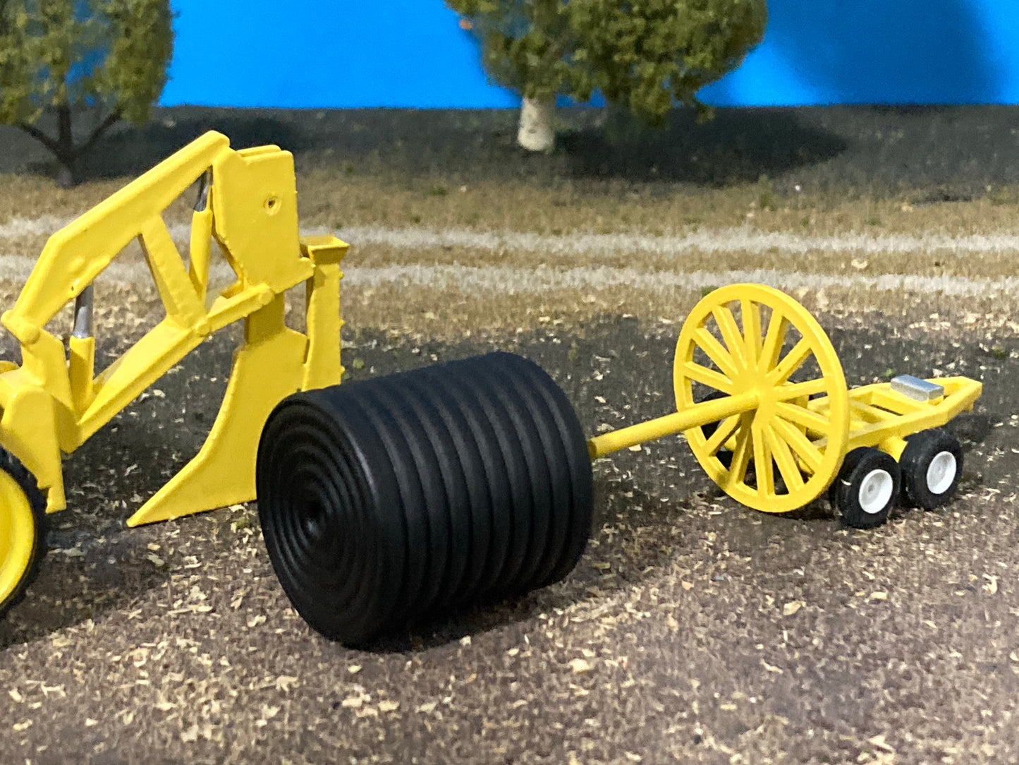 1/64 Tile Plow Set w/ Tile Roll and Stringer Cart (yellow)