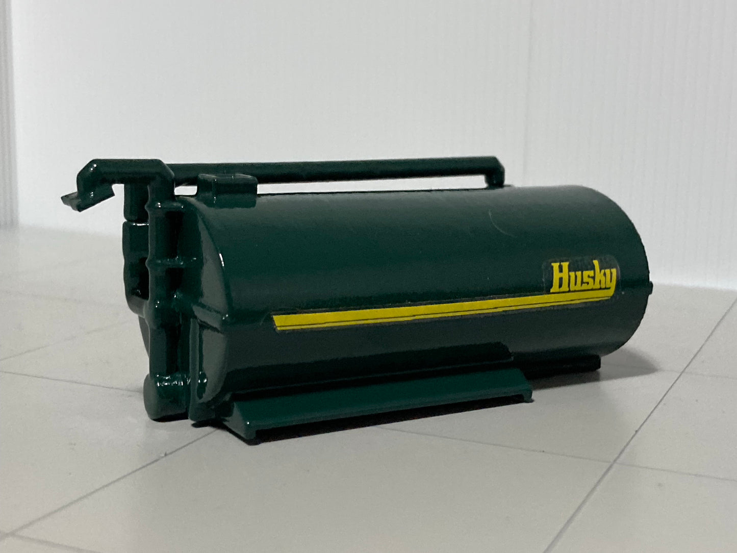 1/64 Husky Manure Spreader for Trucks 4,000 gallon