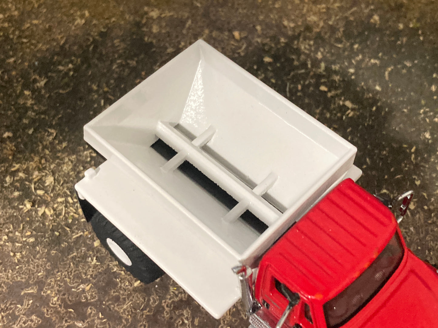 1/64 IH Workstar Fertilizer Spreader Floater Truck Red
