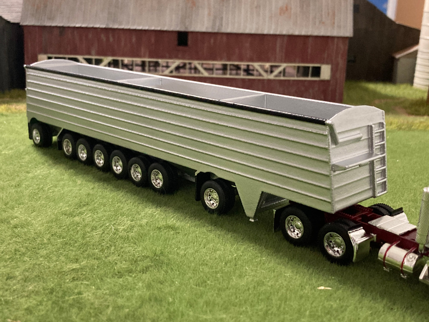 1/64 8 Axle 3 Hopper Grain Trailer for Semi Trucks