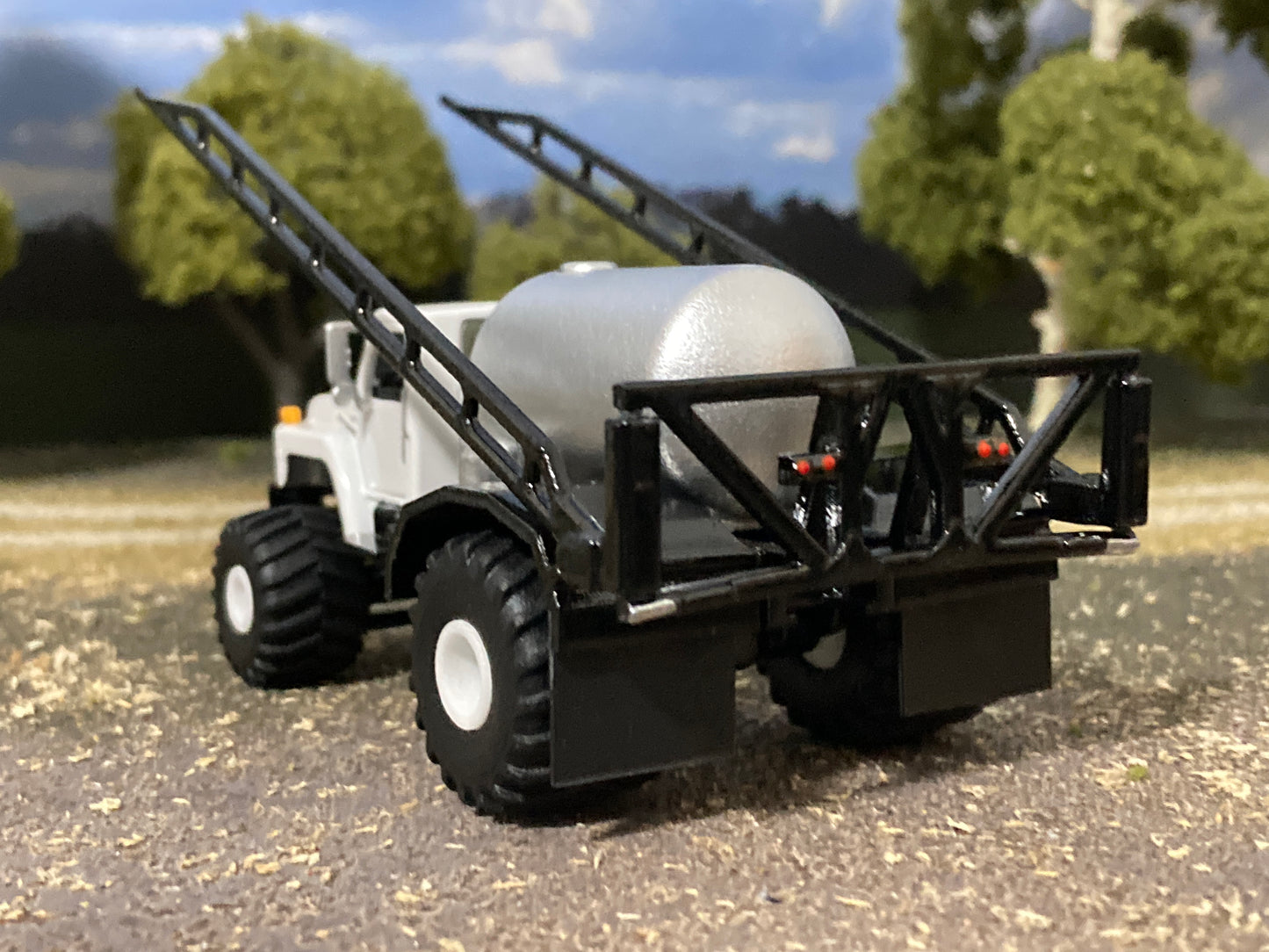 1/64 IH S-Series Floater Sprayer Truck