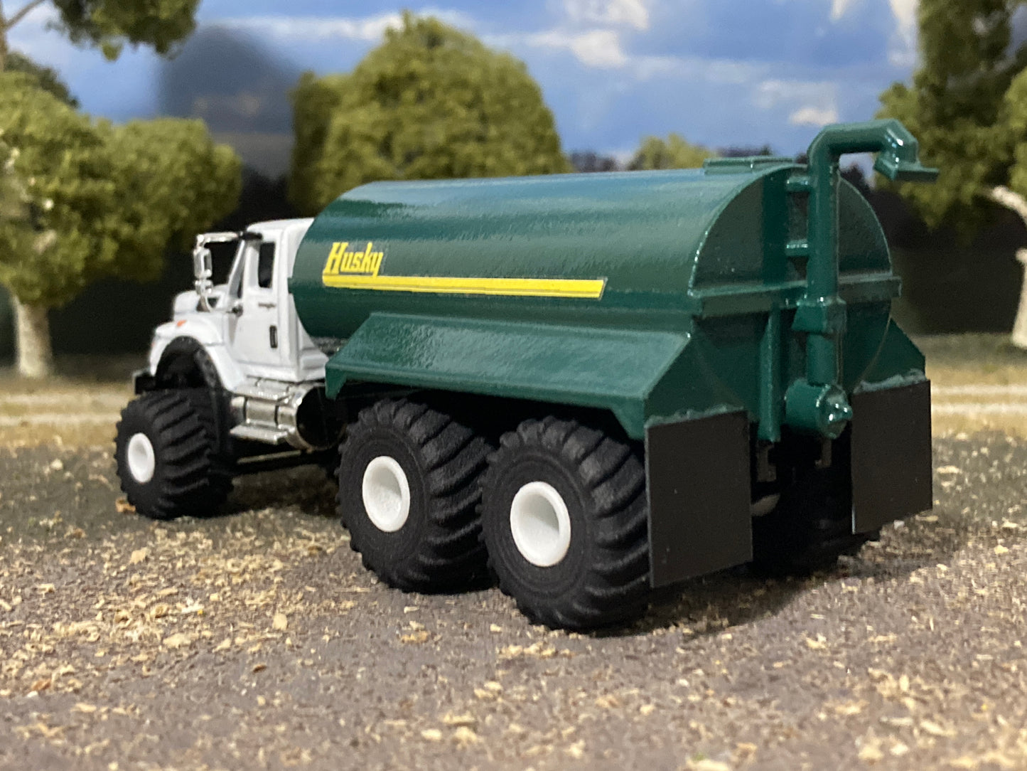 1/64 IH Workstar Floater Husky Manure Spreader Truck