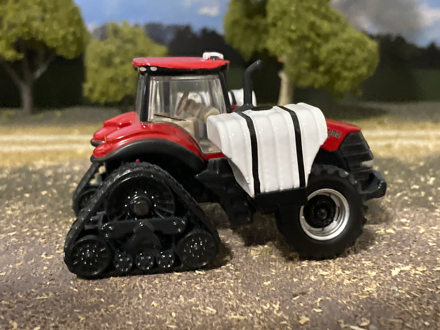 1/64 Big John Saddle Tanks for Straight Frame Tractors (Black/White)