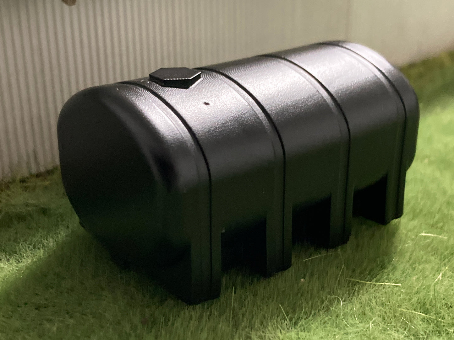 1/64 3,250 Gallon Leg Tank Black