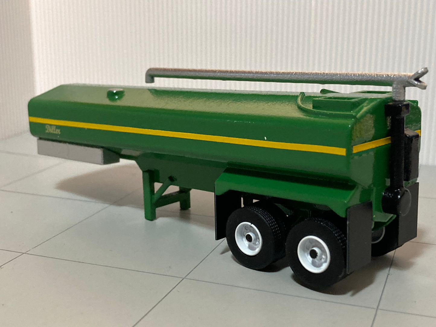 1/64 Diller Manure Spreader Trailer Tandem Axle