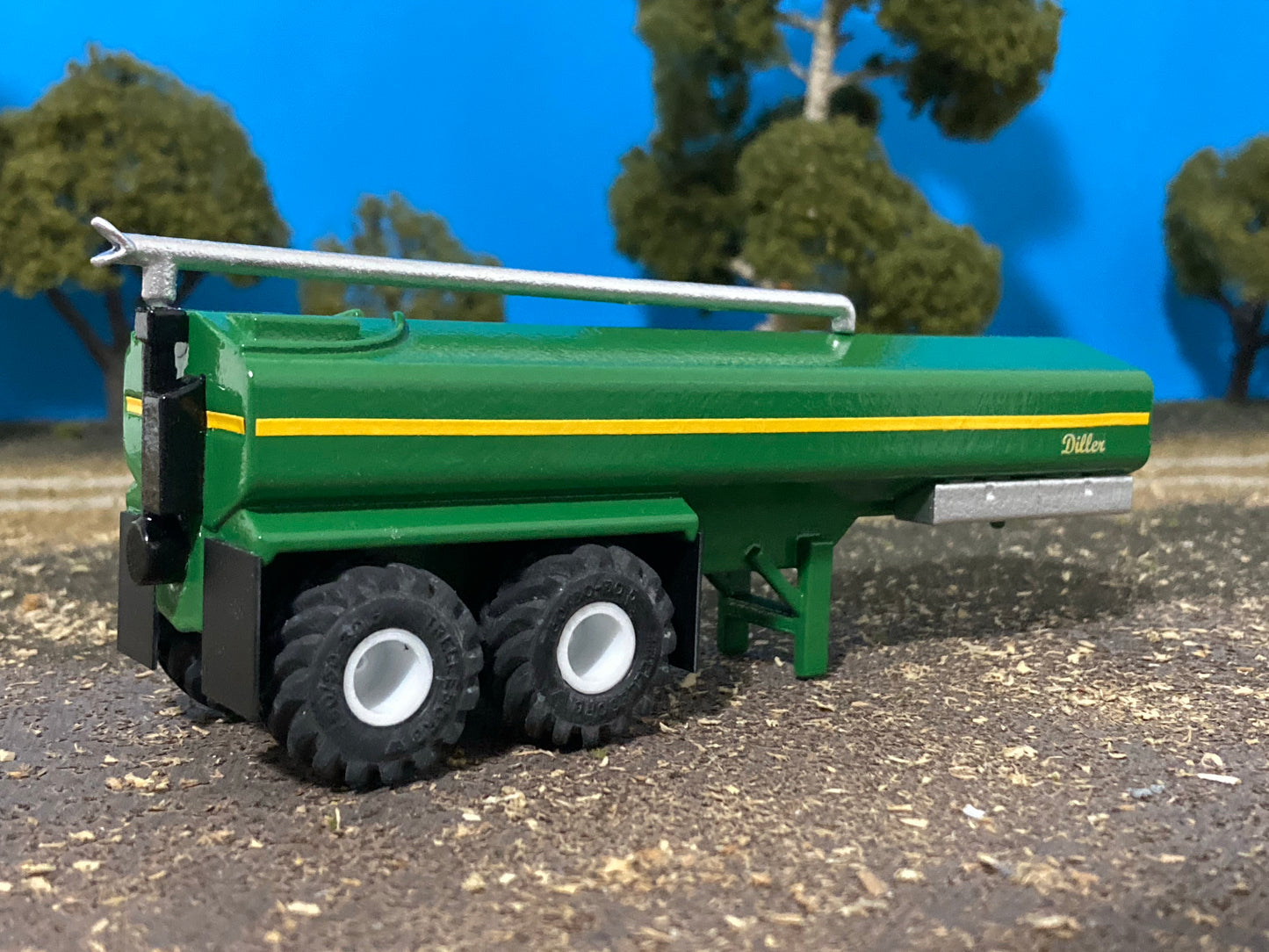 1/64 Diller Manure Spreader Trailer Tandem Axle Mud Tires