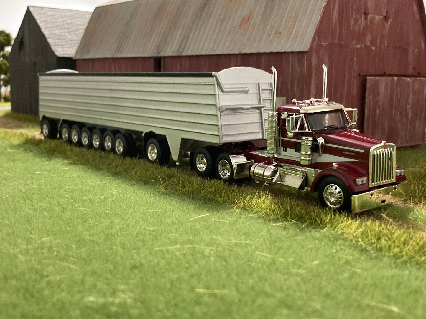 1/64 8 Axle 3 Hopper Grain Trailer for Semi Trucks