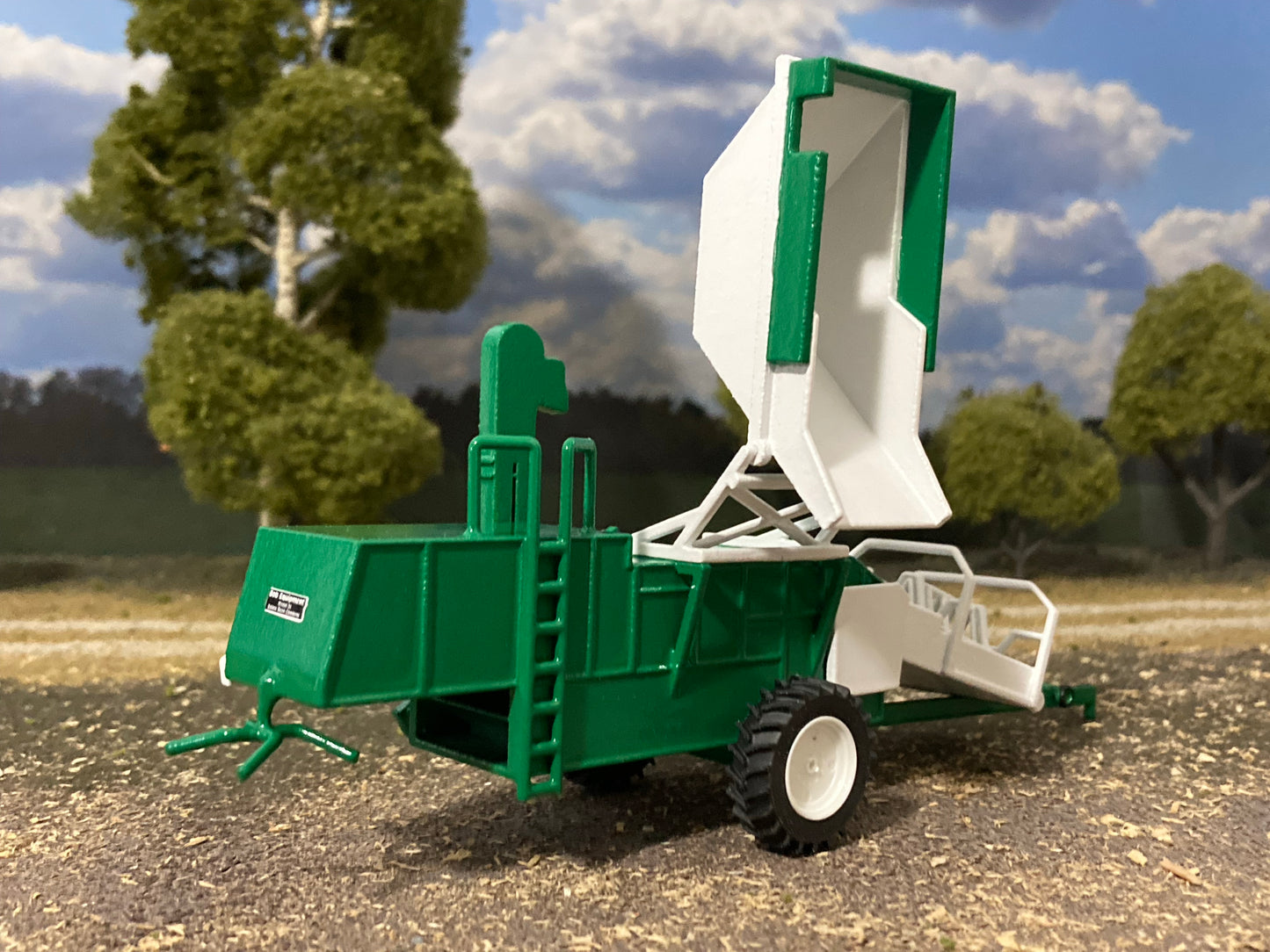 1/64 Bob Model 56 Edible Bean Combine Green