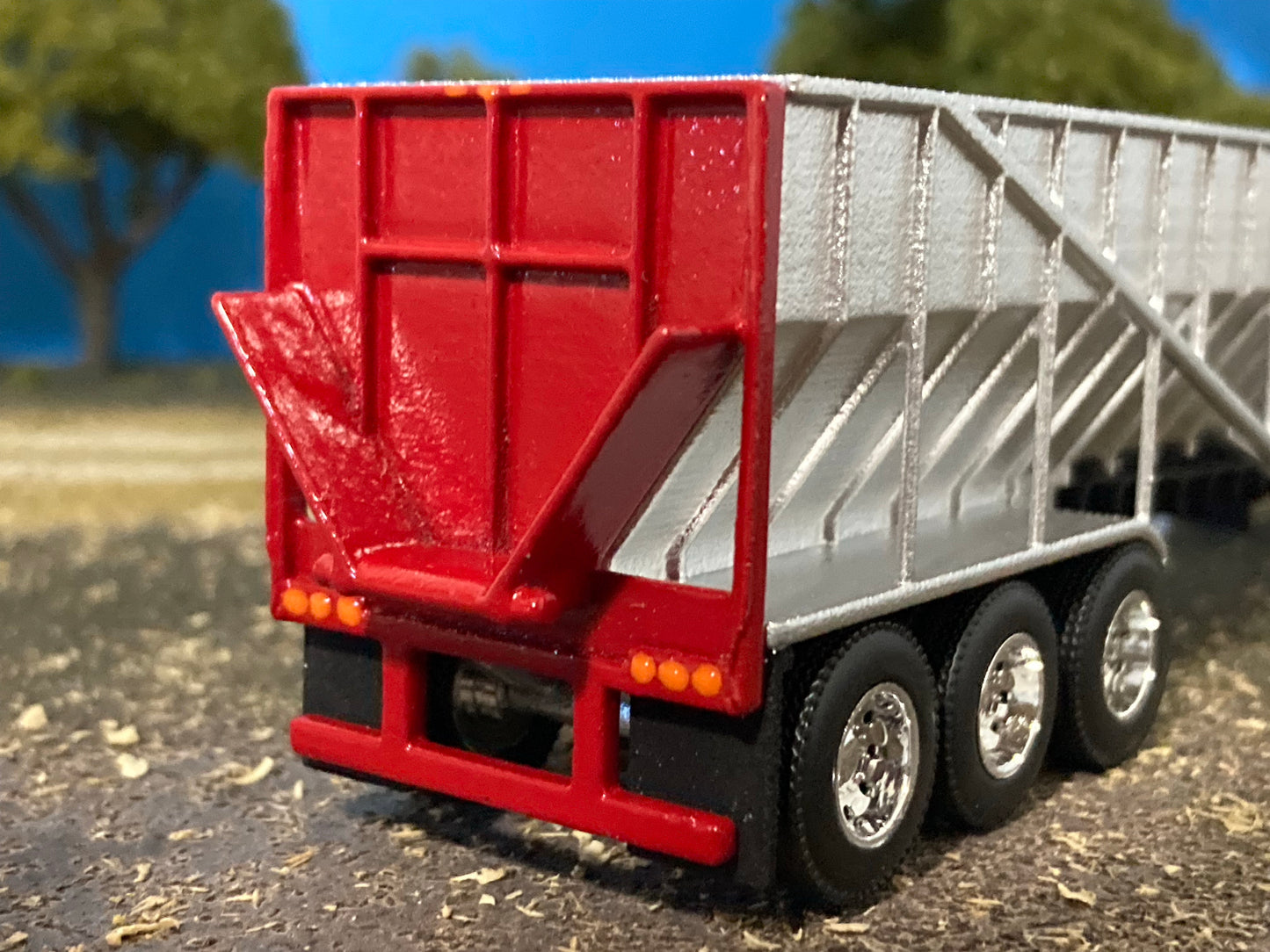 1/64 Live Bottom Belt Trailer Tri Axle Red Door