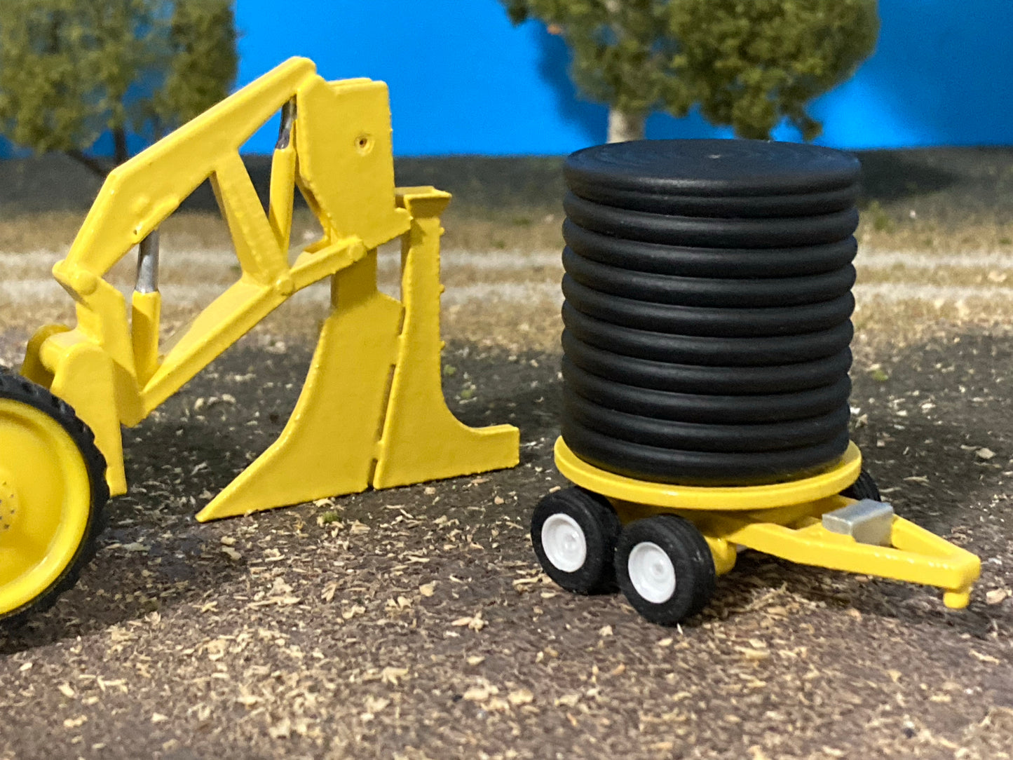 1/64 Tile Plow Set w/ Tile Roll and Stringer Cart (yellow)