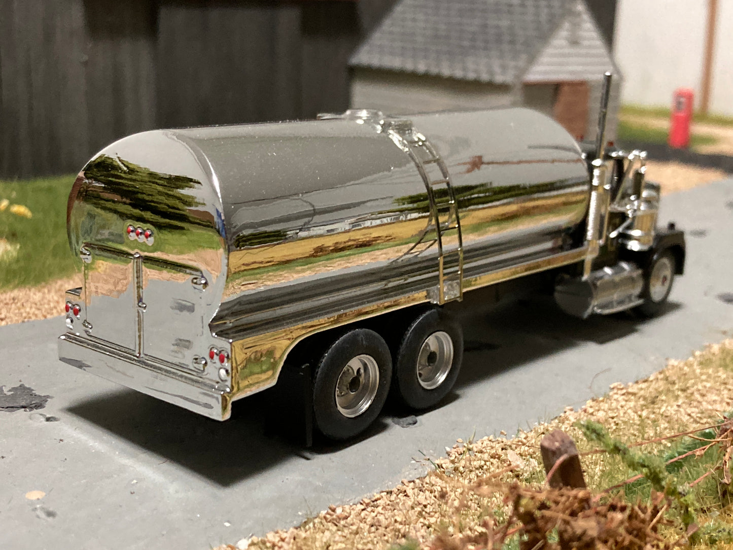 1/64 GMC General Milk Truck Black