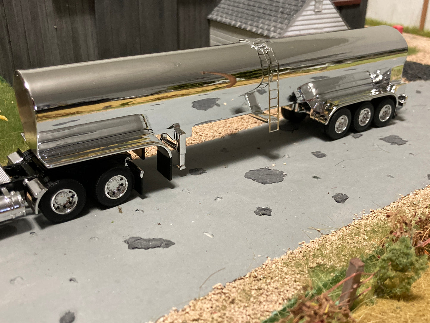 1/64 Milk Trailer Tri Axle