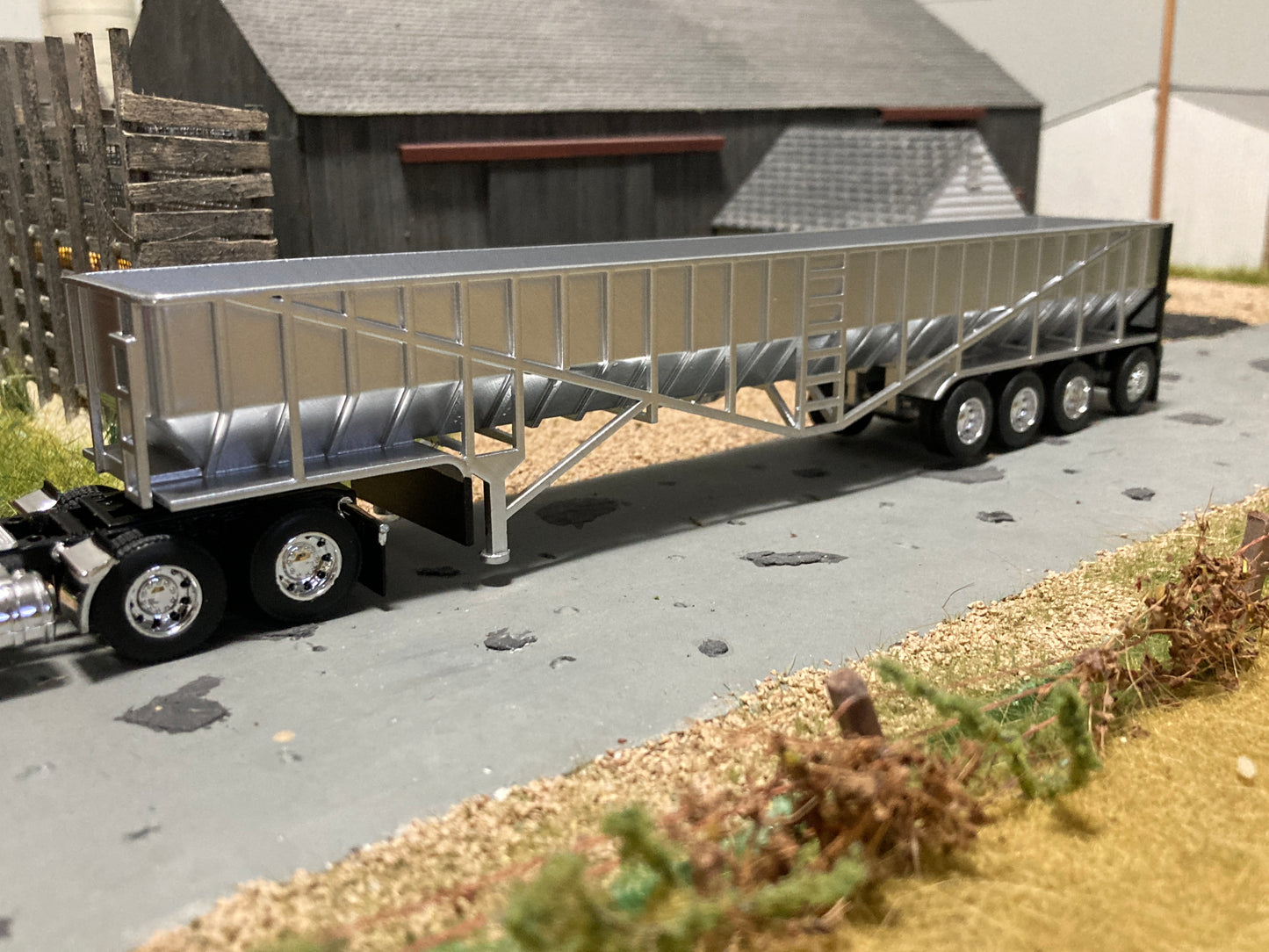 1/64 Live Bottom Belt Trailer Quad Axle Black Door