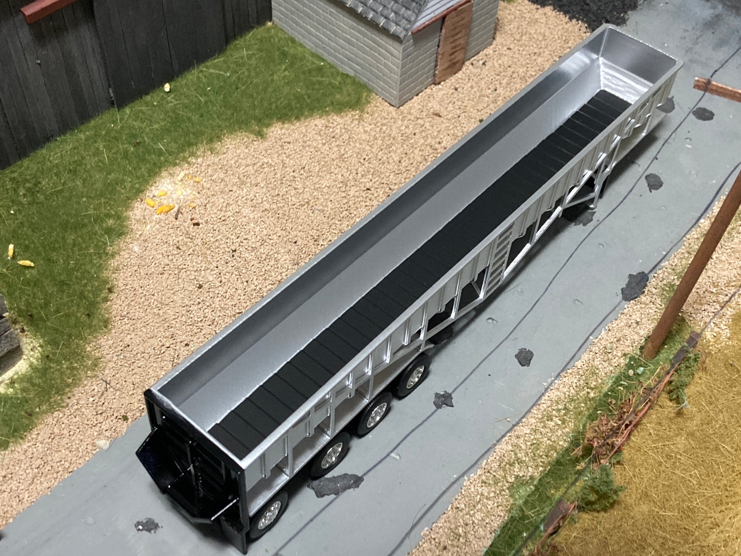 1/64 Live Bottom Belt Trailer Quad Axle Black Door