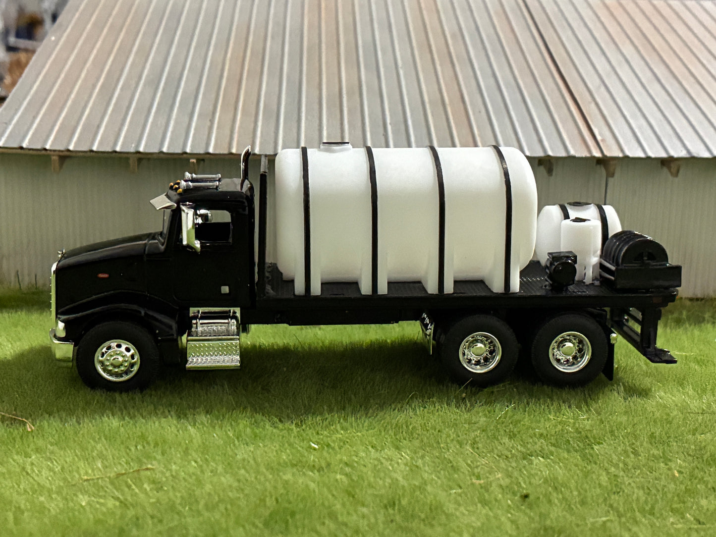 1/64 Peterbilt 385 Sprayer Tender Truck Black