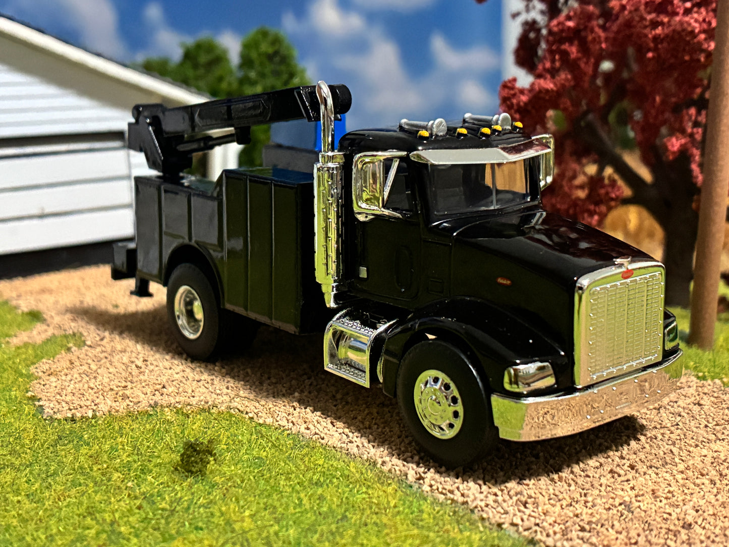 1/64 Peterbilt 385 Service Truck Single Axle Black