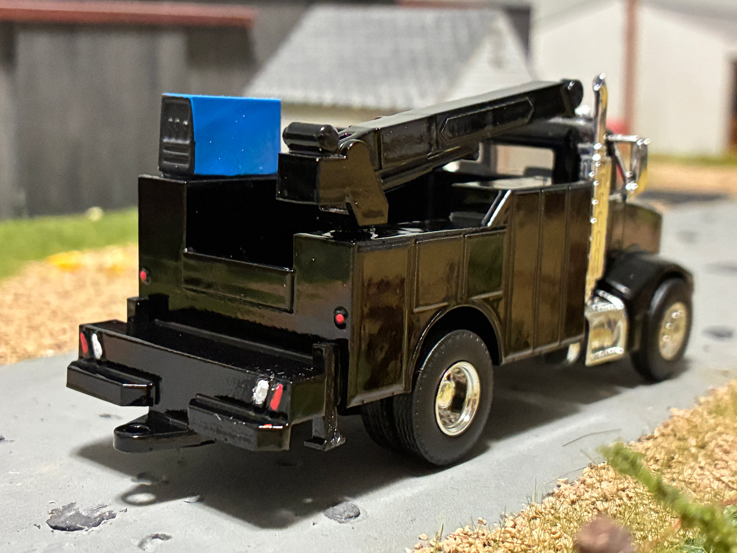 1/64 Peterbilt 385 Service Truck Single Axle Black