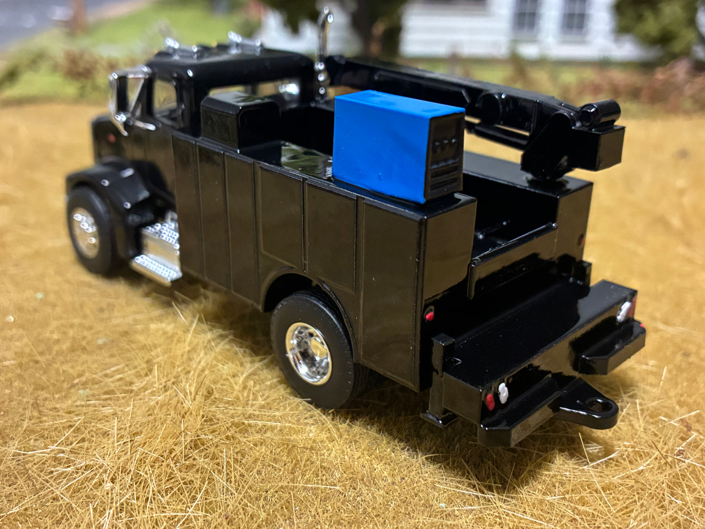 1/64 Peterbilt 385 Service Truck Single Axle Black