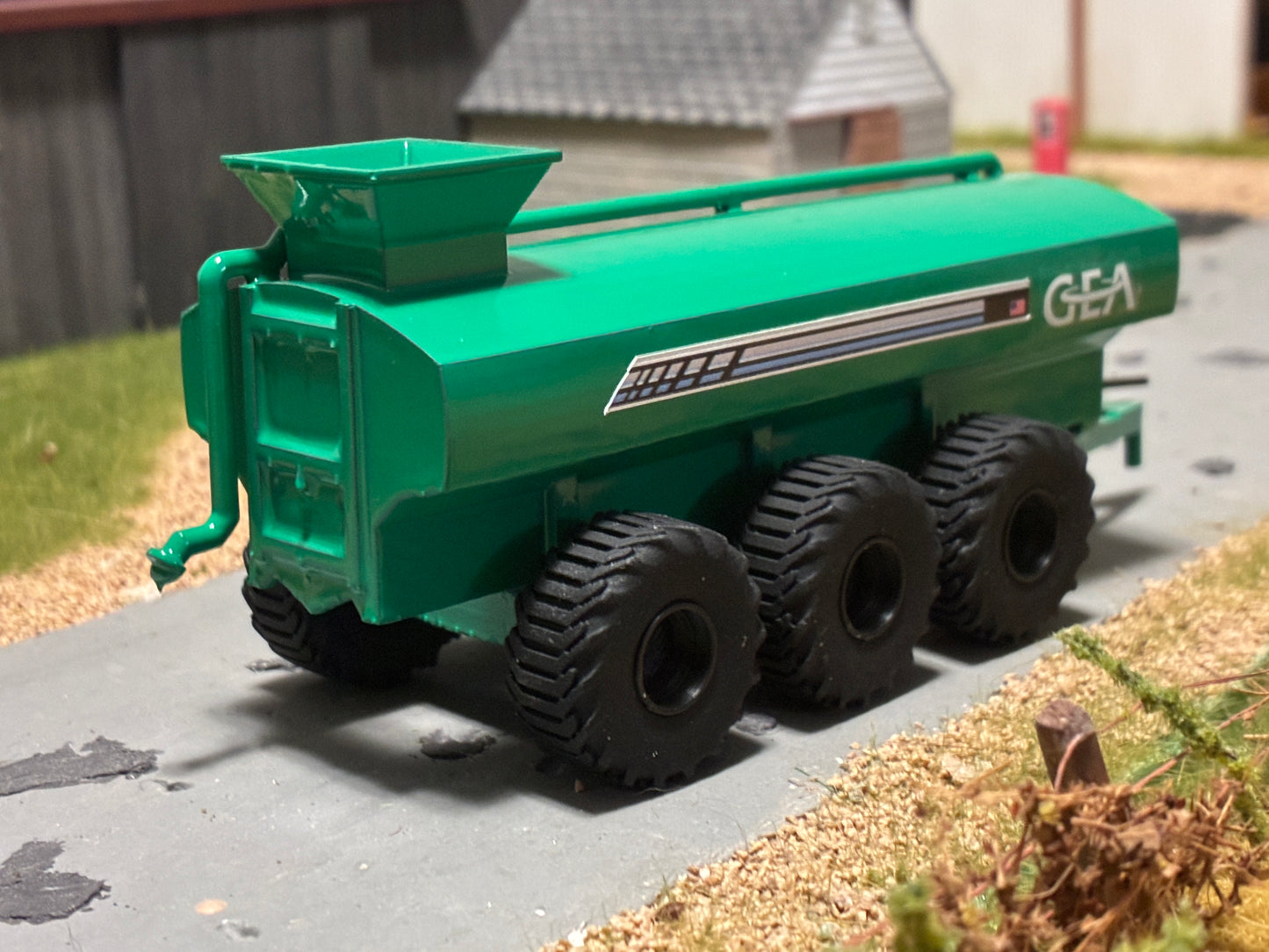 1/64 Liquid Manure Spreader Tri Axle 6,300 gallon