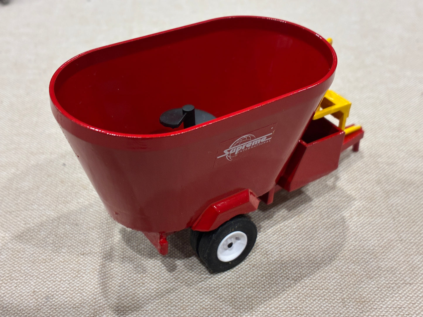 1/64 Vertical Feed Mixer Single Screw Red/Yellow