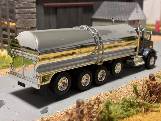 1/64 Milk Truck Quad Axle Kenworth T800 Truck Gray