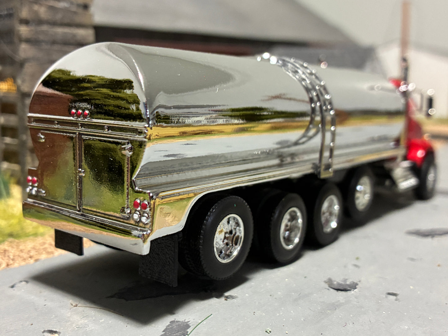 1/64 Milk Truck Quad Axle Kenworth T800 Truck Red