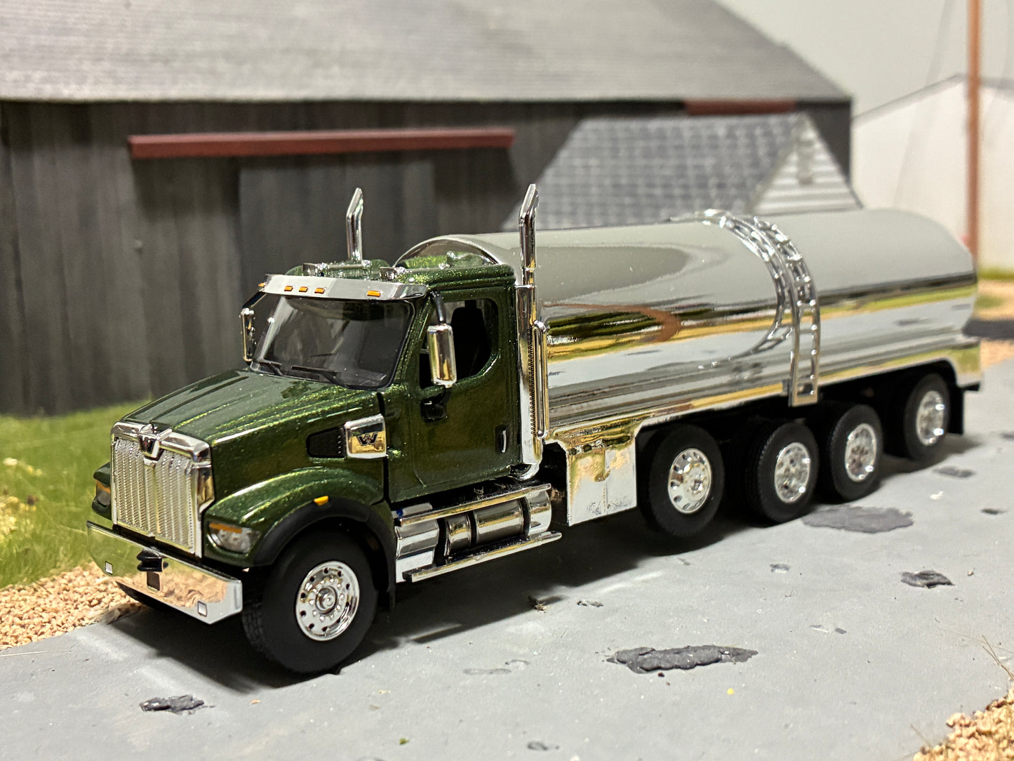 1/64 Milk Truck Quad Axle Western Star 47X Truck Green